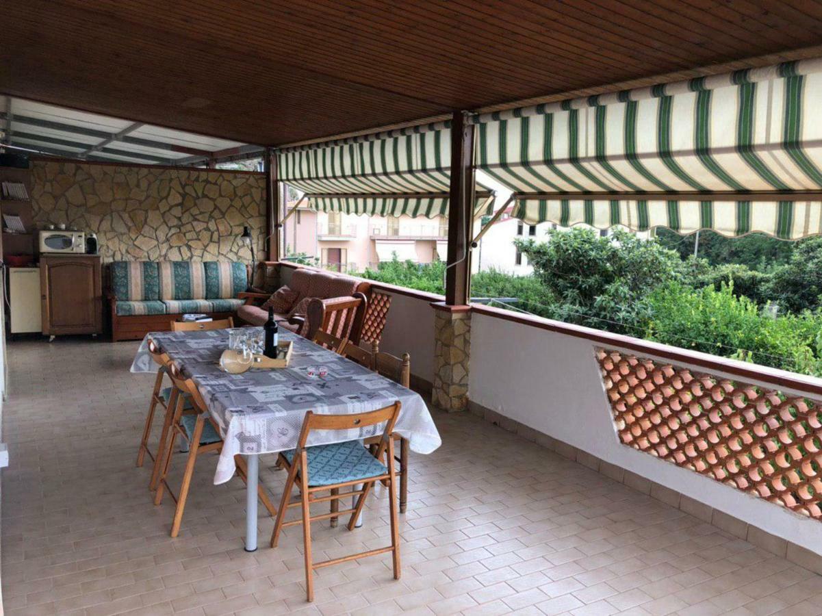 شقة La Terrazza Di Carmen E Fausto سترارو المظهر الخارجي الصورة