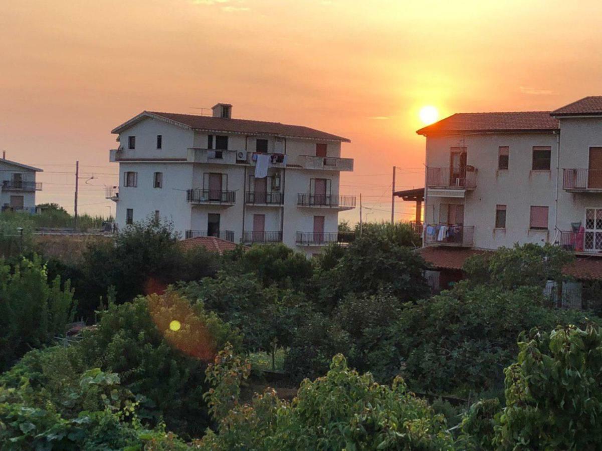 شقة La Terrazza Di Carmen E Fausto سترارو المظهر الخارجي الصورة
